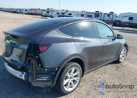 2024 Tesla Model Y из США, поврежденный, VIN 7SAYGDED1RF052031